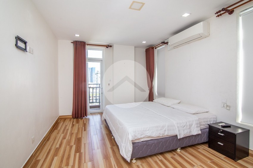 3 Bedrooms Serviced Apartment for Rent- Tonle Bassac , Phnom Penh