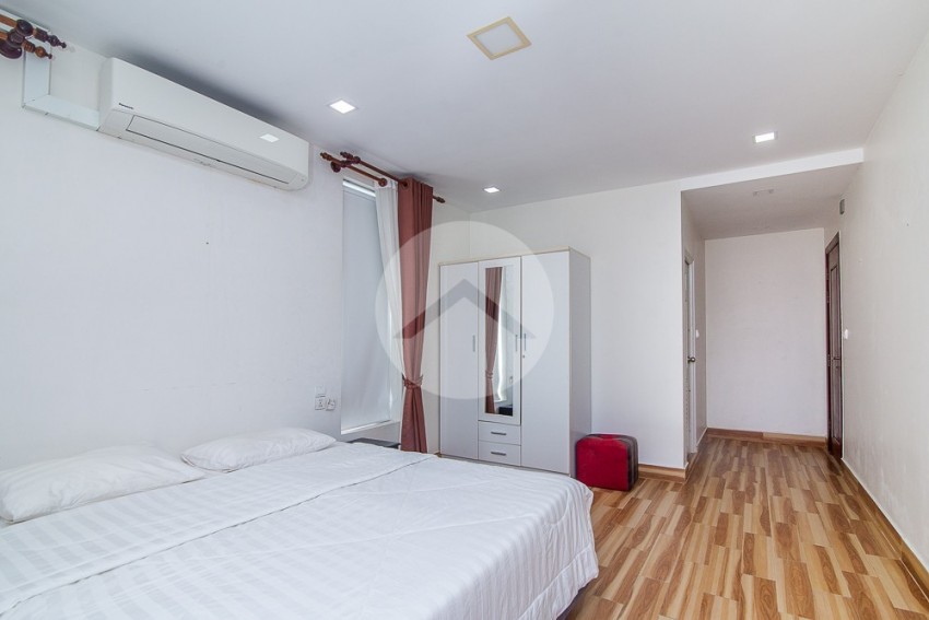 3 Bedrooms Serviced Apartment for Rent- Tonle Bassac , Phnom Penh