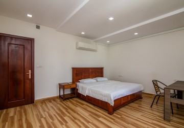 3 Bedrooms Serviced Apartment for Rent- Tonle Bassac , Phnom Penh thumbnail