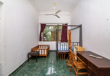 4 Bedroom Apartment For Rent -Tonle Bassac, Phnom Penh thumbnail