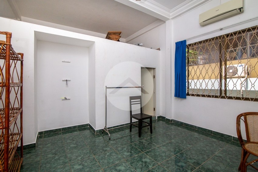 4 Bedroom Apartment For Rent -Tonle Bassac, Phnom Penh