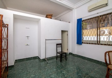 4 Bedroom Apartment For Rent -Tonle Bassac, Phnom Penh thumbnail