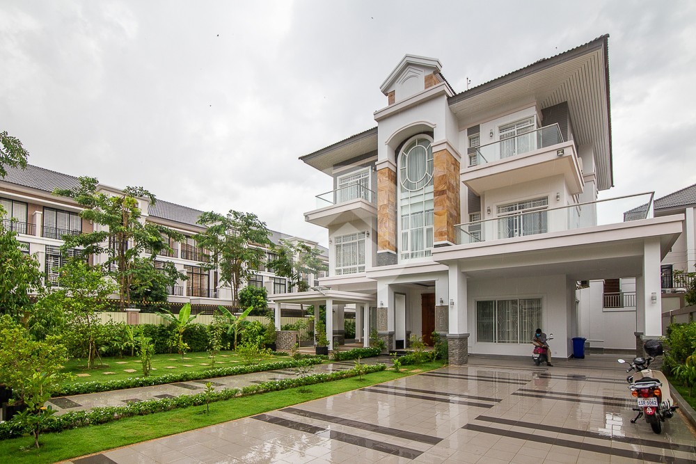 6 Bedroom Villa For Rent - Borey Penghuoth The Star Diamond, Chakangre Ler, Phnom Penh - Image 47