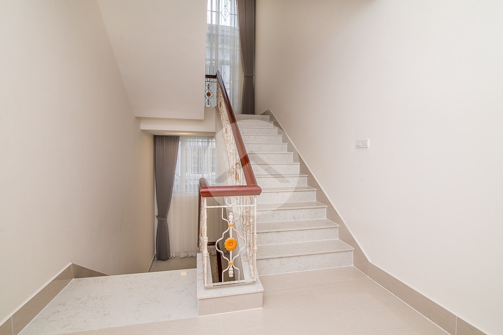 6 Bedroom Villa For Rent - Borey Penghuoth The Star Diamond, Chakangre Ler, Phnom Penh - Image 29