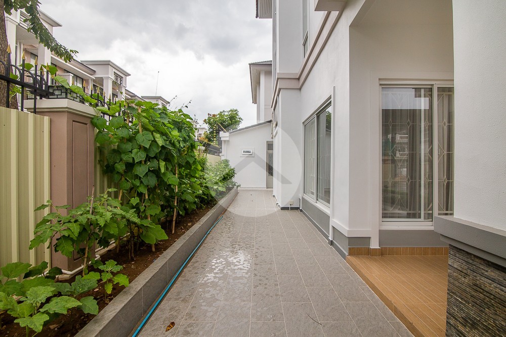 6 Bedroom Villa For Rent - Borey Penghuoth The Star Diamond, Chakangre Ler, Phnom Penh - Image 42