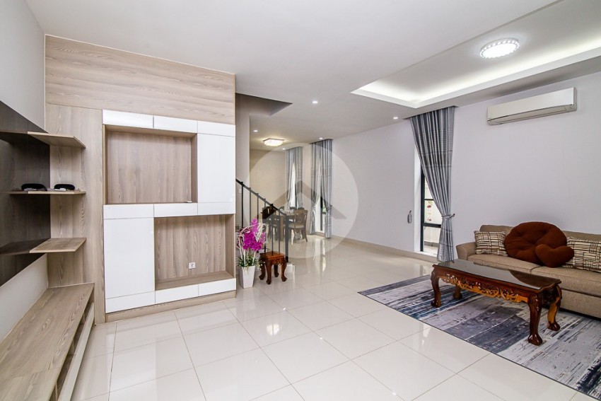 4 Bedroom Villa For Rent - Chak Angrae Kraom, Phnom Penh