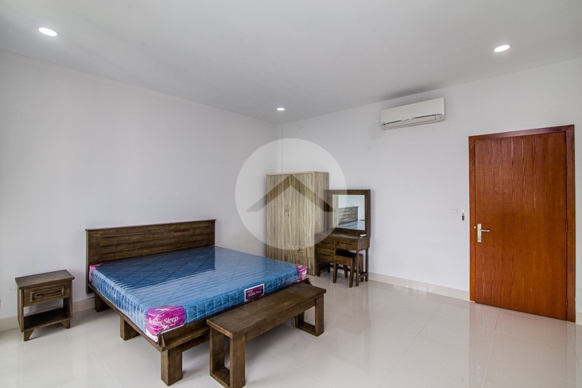 4 Bedroom Villa For Rent - Chak Angrae Kraom, Phnom Penh