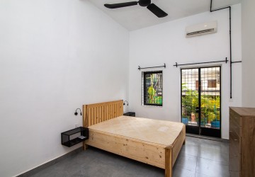 2 Bedroom Renovated Apartment For Rent - Beoung Raing, Phnom Penh thumbnail