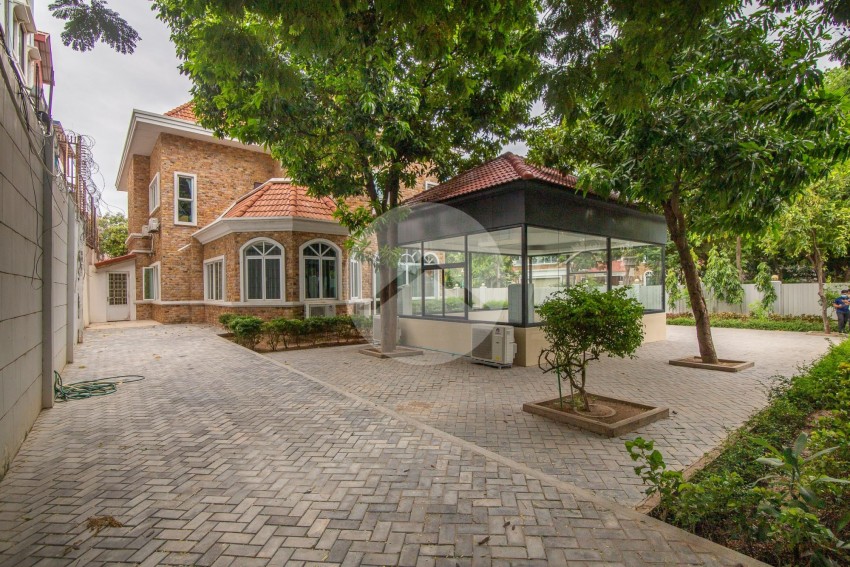 5 Bedroom Villa For Rent -Borey Bassac Garden- Chamkarmorn, Phnom Penh