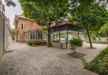 5 Bedroom Villa For Rent -Borey Bassac Garden- Chamkarmorn, Phnom Penh thumbnail