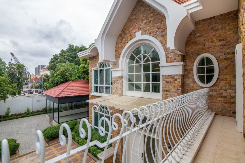 5 Bedroom Villa For Rent -Borey Bassac Garden- Chamkarmorn, Phnom Penh