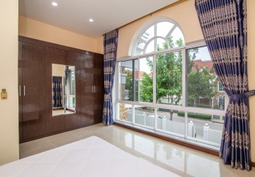 5 Bedroom Villa For Rent -Borey Bassac Garden- Chamkarmorn, Phnom Penh thumbnail