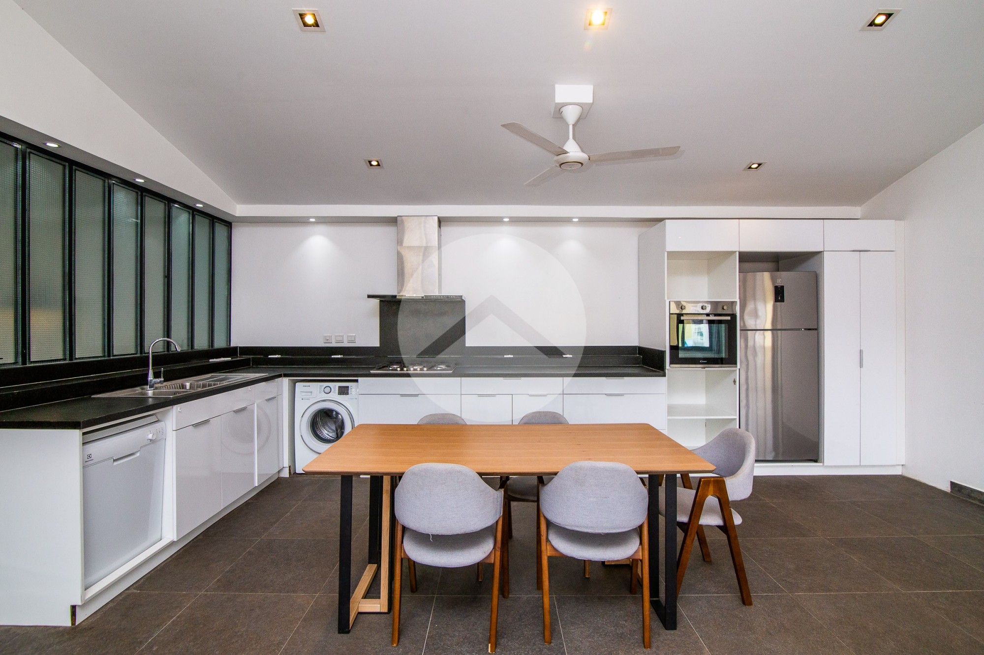Renovated 3 Bedroom Apartment For Rent - Wat Phnom, Phnom Penh - Image 5