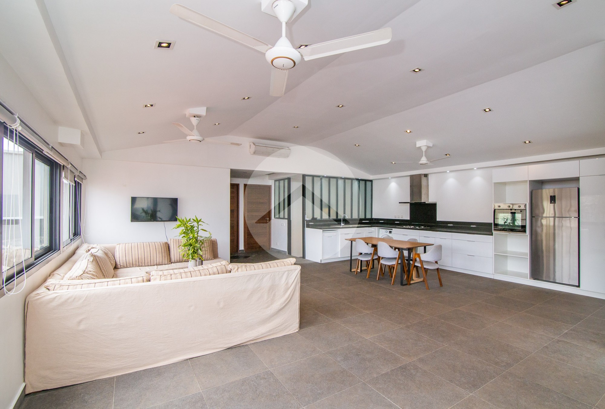 Renovated 3 Bedroom Apartment For Rent - Wat Phnom, Phnom Penh - Image 9