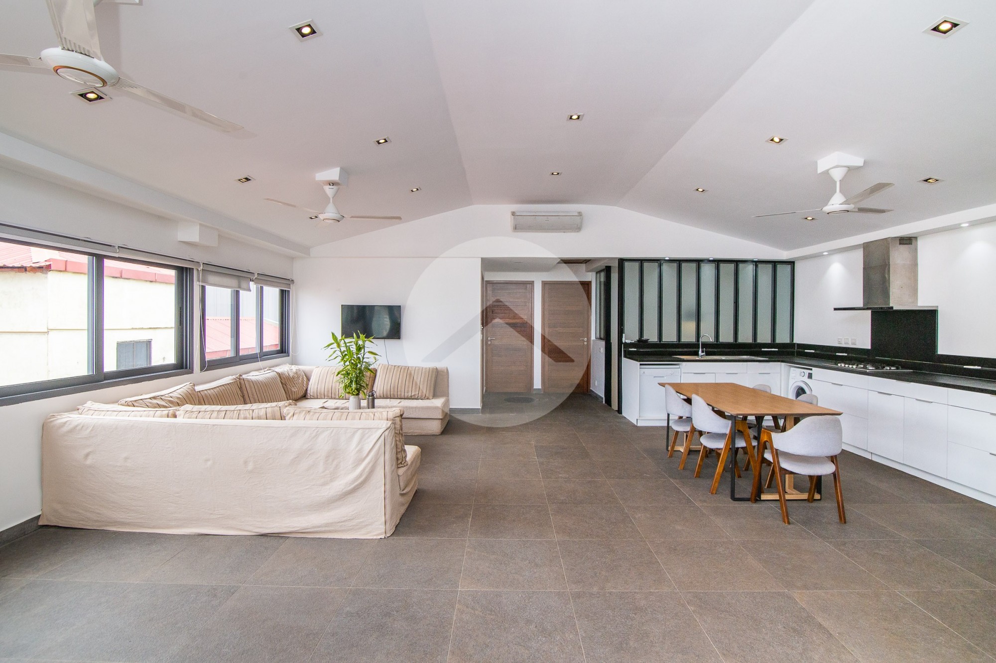 Renovated 3 Bedroom Apartment For Rent - Wat Phnom, Phnom Penh - Image 8