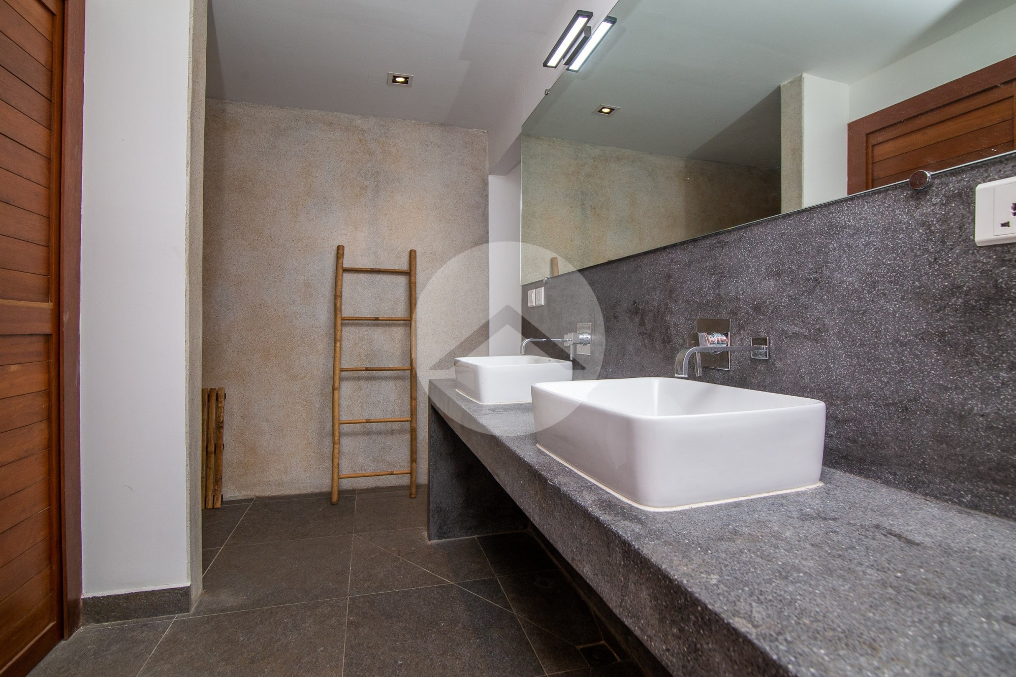 Renovated 3 Bedroom Apartment For Rent - Wat Phnom, Phnom Penh - Image 14