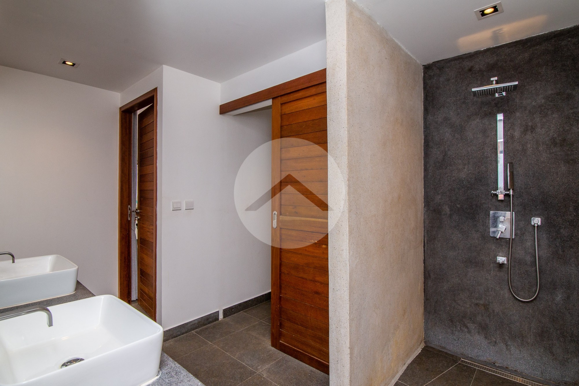 Renovated 3 Bedroom Apartment For Rent - Wat Phnom, Phnom Penh - Image 16