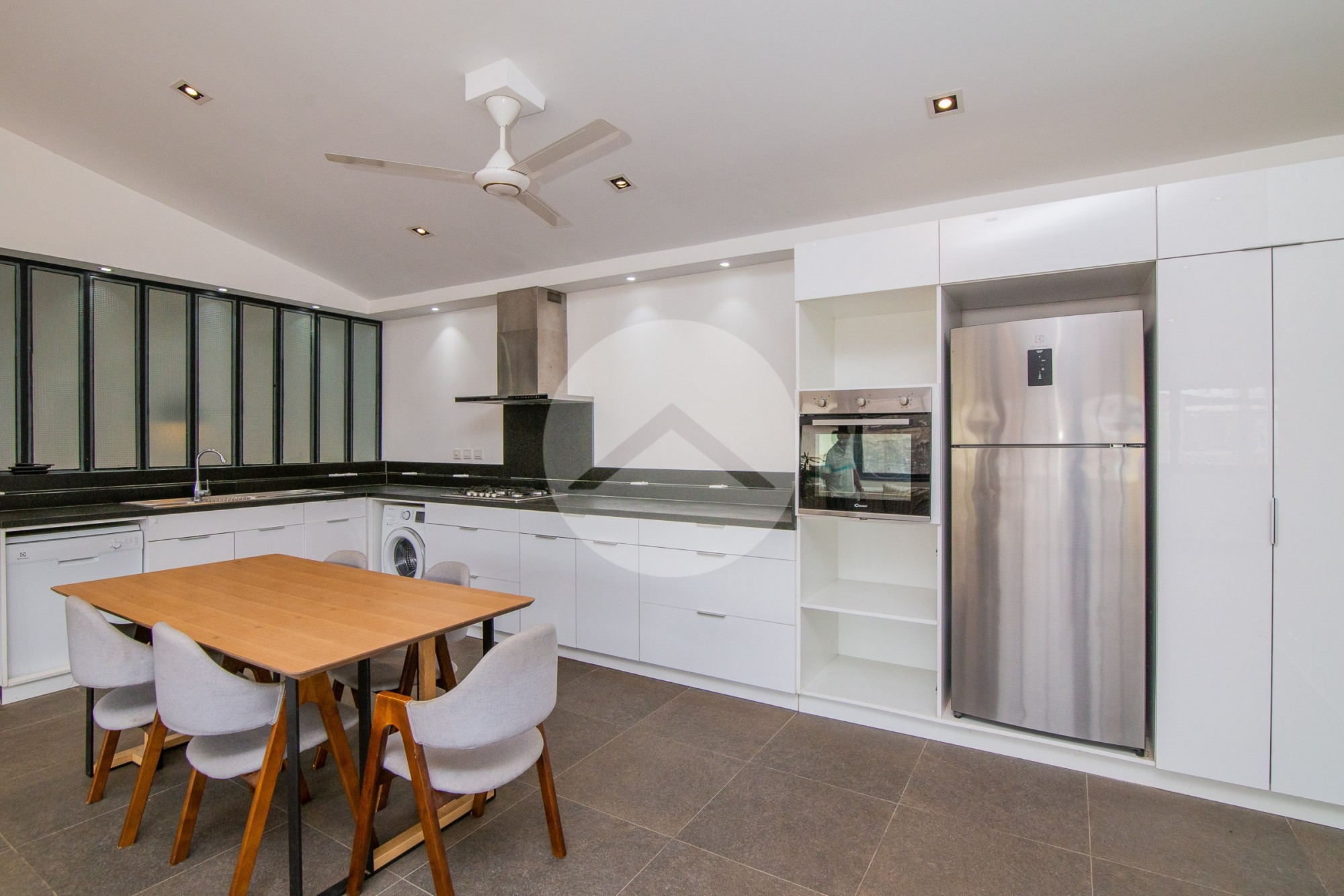 Renovated 3 Bedroom Apartment For Rent - Wat Phnom, Phnom Penh - Image 4