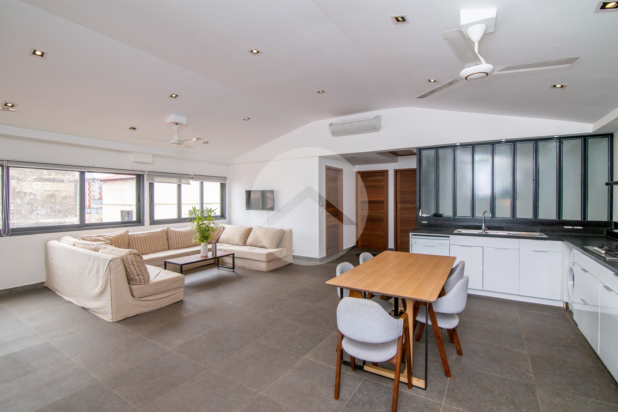 Renovated 3 Bedroom Apartment For Rent - Wat Phnom, Phnom Penh - Image 7