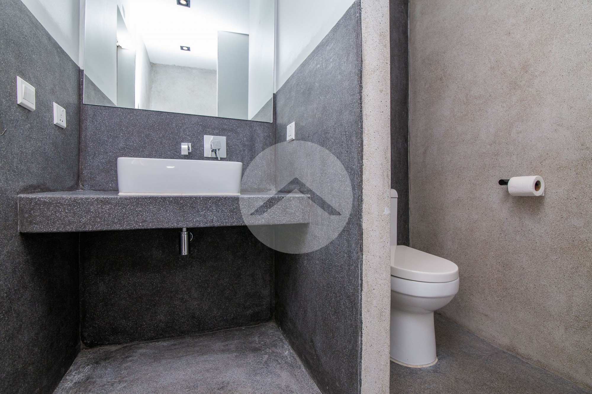 Renovated 3 Bedroom Apartment For Rent - Wat Phnom, Phnom Penh - Image 23