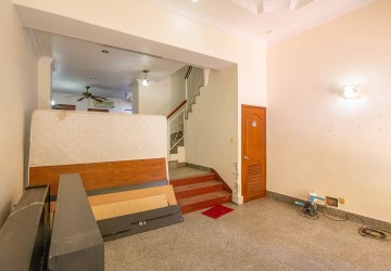 4 Bedroom Flat House For Rent - Tonle Bassac, Phnom Penh thumbnail