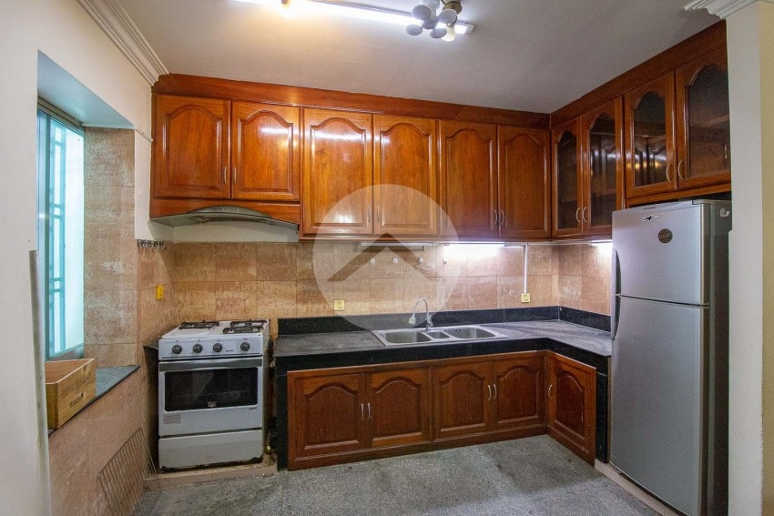 4 Bedroom Flat House For Rent - Tonle Bassac, Phnom Penh