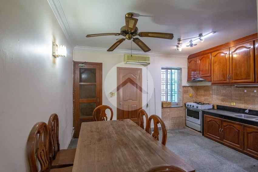 4 Bedroom Flat House For Rent - Tonle Bassac, Phnom Penh