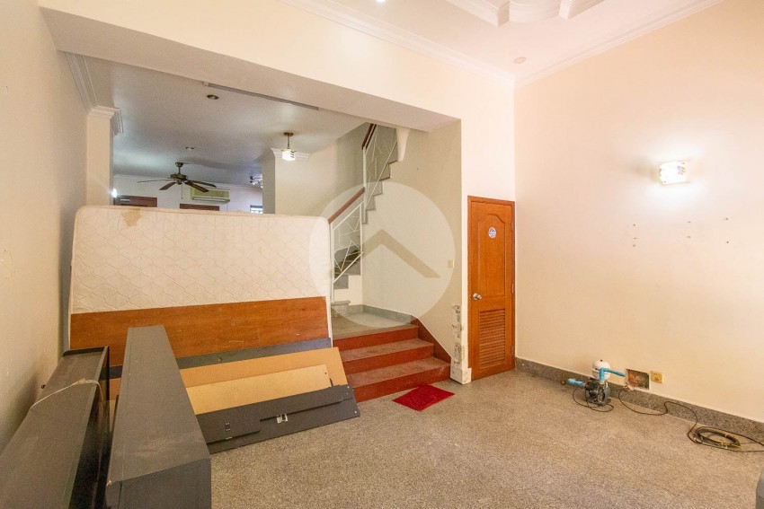 4 Bedroom Flat House For Rent - Tonle Bassac, Phnom Penh