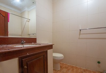 4 Bedroom Flat House For Rent - Tonle Bassac, Phnom Penh thumbnail