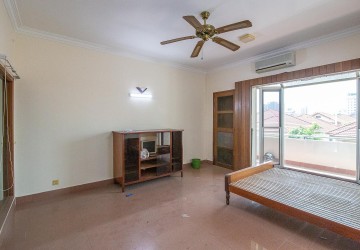 4 Bedroom Flat House For Rent - Tonle Bassac, Phnom Penh thumbnail