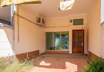 4 Bedroom Flat House For Rent - Tonle Bassac, Phnom Penh thumbnail