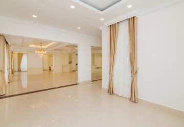 6 Bedroom Queen Villa For Rent - Peng Houth The Star Diamond, Phnom Penh thumbnail