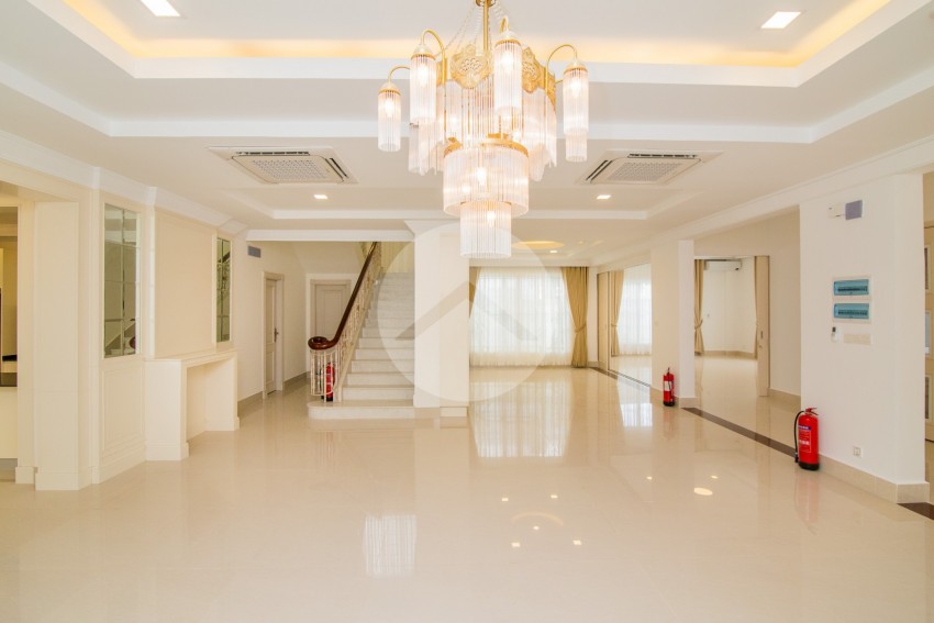 6 Bedroom Queen Villa For Rent - Peng Houth The Star Diamond, Phnom Penh