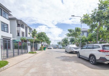 4 Bedroom Twin Villa For Sale at Chip Mong Landmark 271 - Chak Angrae Kraom, Phnom Penh thumbnail