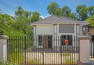 2 Bedroom Villa For Rent - Svay Dangkum, Siem Reap thumbnail