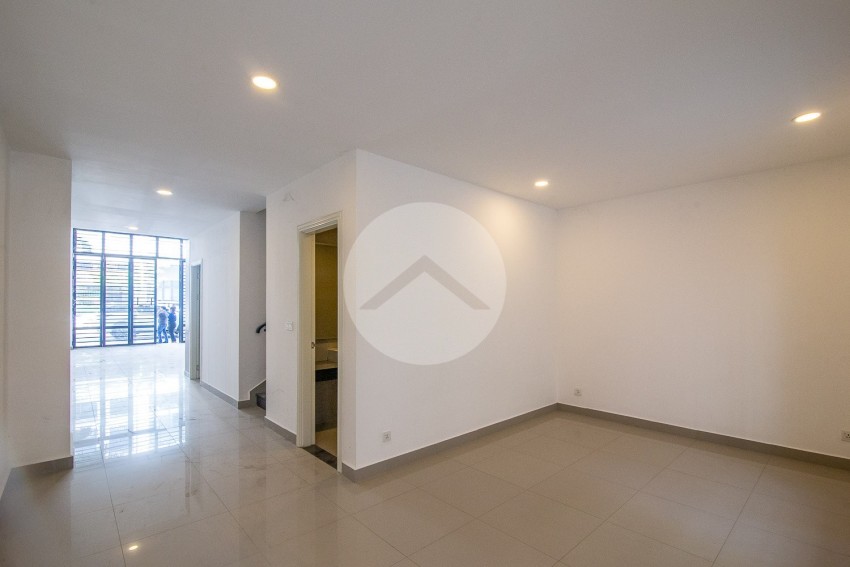4 Bedroom Shophouse For Rent - Mean Chey, Phnom Penh