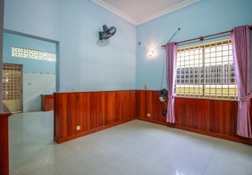 4 Bedroom Villa For Rent - Tonle Bassac, Phnom Penh thumbnail