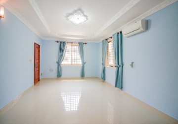 4 Bedroom Villa For Rent - Tonle Bassac, Phnom Penh thumbnail