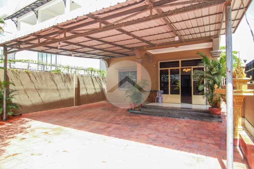 4 Bedroom Villa For Rent - Tonle Bassac, Phnom Penh