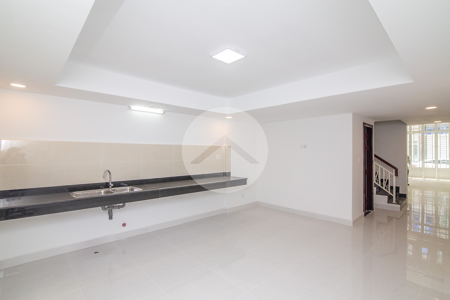 5 Bedroom Shophouse For Rent - Chroy Changvar, Phnom Penh - Image 6 5 Bedroom Shophouse For Rent - Chroy Changvar, Phnom Penh - Image 6