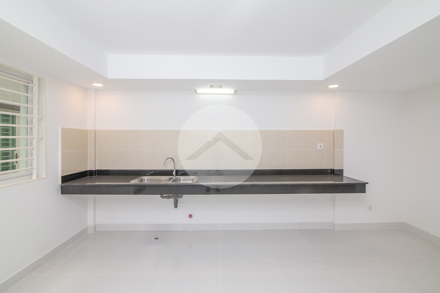 5 Bedroom Shophouse For Rent - Chroy Changvar, Phnom Penh - Image 7 5 Bedroom Shophouse For Rent - Chroy Changvar, Phnom Penh - Image 7