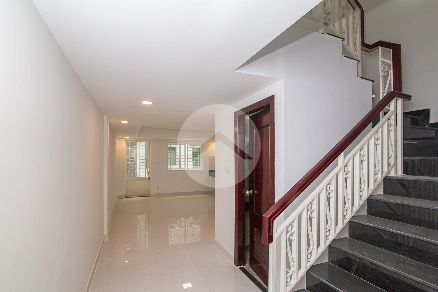 5 Bedroom Shophouse For Rent - Chroy Changvar, Phnom Penh - Image 3 5 Bedroom Shophouse For Rent - Chroy Changvar, Phnom Penh - Image 3