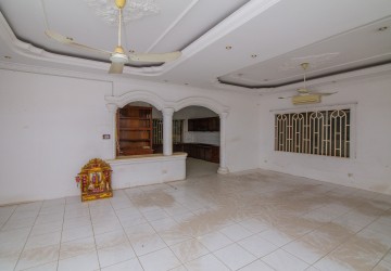 4 Bedroom Villa For Sale - Toul Tom Pong, Phnom Penh thumbnail