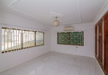 4 Bedroom Villa For Sale - Toul Tom Pong, Phnom Penh thumbnail