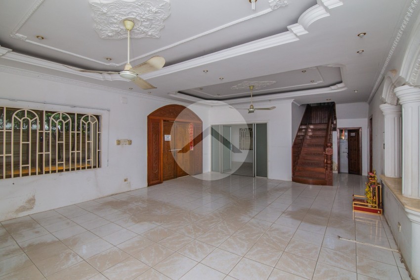 4 Bedroom Villa For Sale - Toul Tom Pong, Phnom Penh