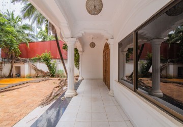 4 Bedroom Villa For Sale - Toul Tom Pong, Phnom Penh thumbnail