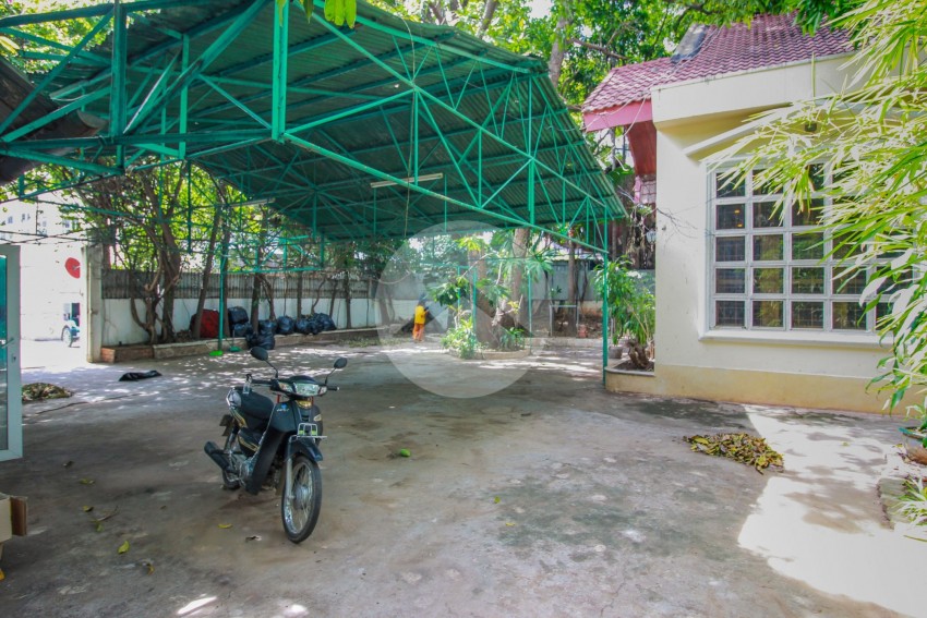 3 Bedroom Villa with Pool For Rent - Tonle Bassac, Phnom Penh