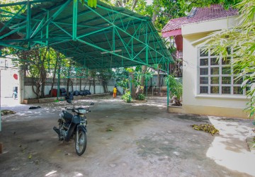 3 Bedroom Villa with Pool For Rent - Tonle Bassac, Phnom Penh thumbnail