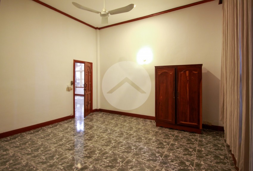 3 Bedroom Villa with Pool For Rent - Tonle Bassac, Phnom Penh