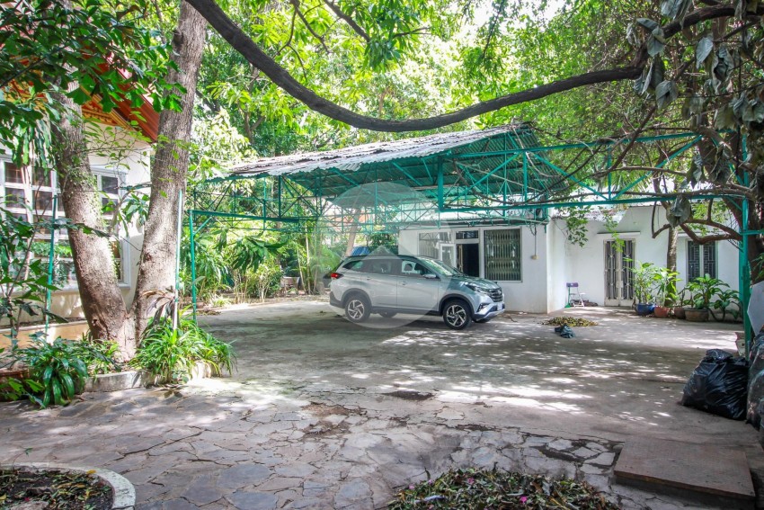 3 Bedroom Villa with Pool For Rent - Tonle Bassac, Phnom Penh